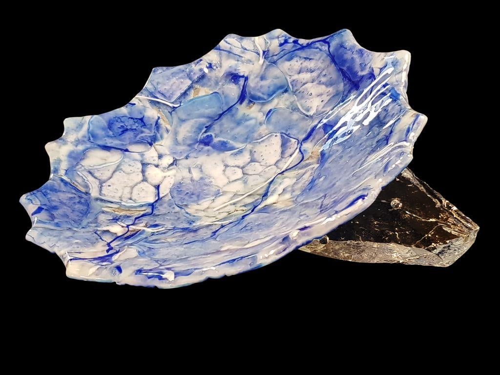 Nyt glas fra glaskunstner Michael Kofod med ravstrukturer Nyt glas fra glaskunstner Michael Kofod med ravstrukturer